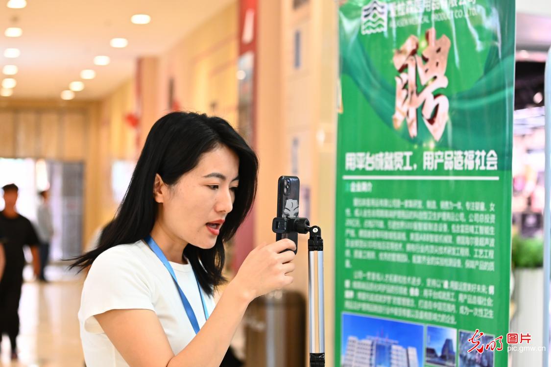 【职引未来】留人更留心 多地助青年“家门口”圆梦 【职引未来】留人更留心 多地助青年“家门口”圆梦