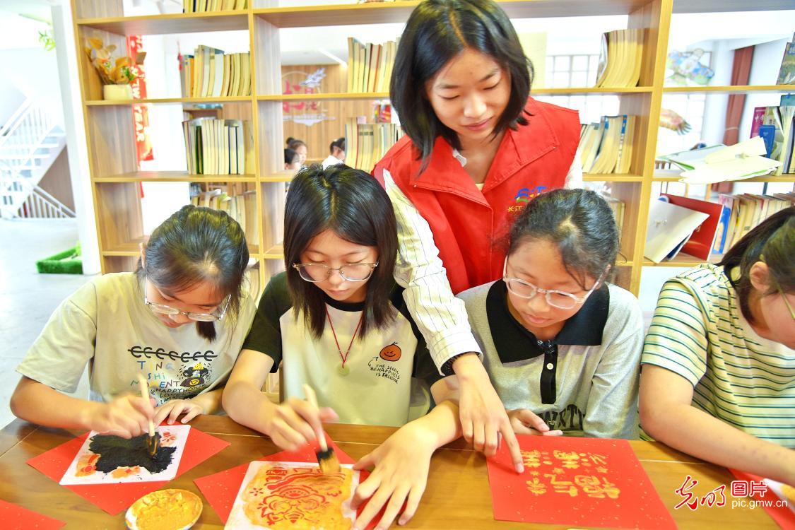 以青春之我赴暑期之约 陪伴少年儿童快乐成长 以青春之我赴暑期之约 陪伴少年儿童快乐成长