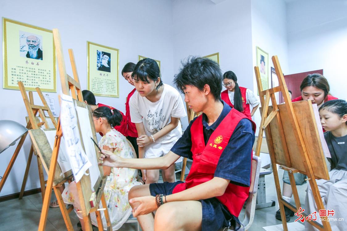 以青春之我赴暑期之约 陪伴少年儿童快乐成长 以青春之我赴暑期之约 陪伴少年儿童快乐成长