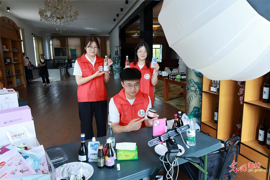 青年学子在一线:锤炼专业本领,服务地方发展 青年学子在一线:锤炼专业本领,服务地方发展