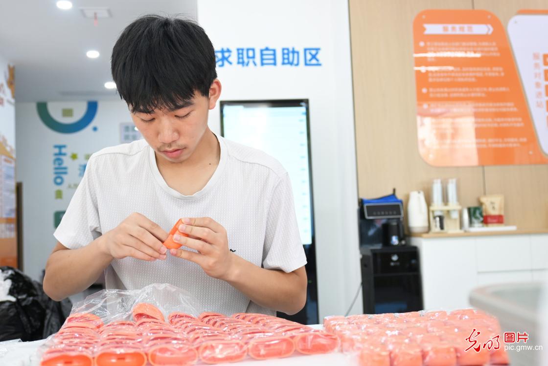 【职引未来】各地聚力攻坚 护航高校毕业生走稳就业路