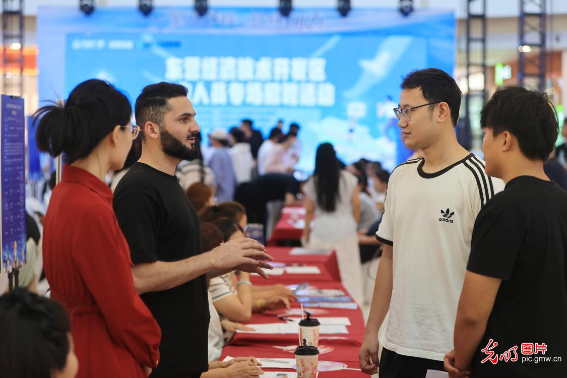 【职引未来】各地聚力攻坚 护航高校毕业生走稳就业路