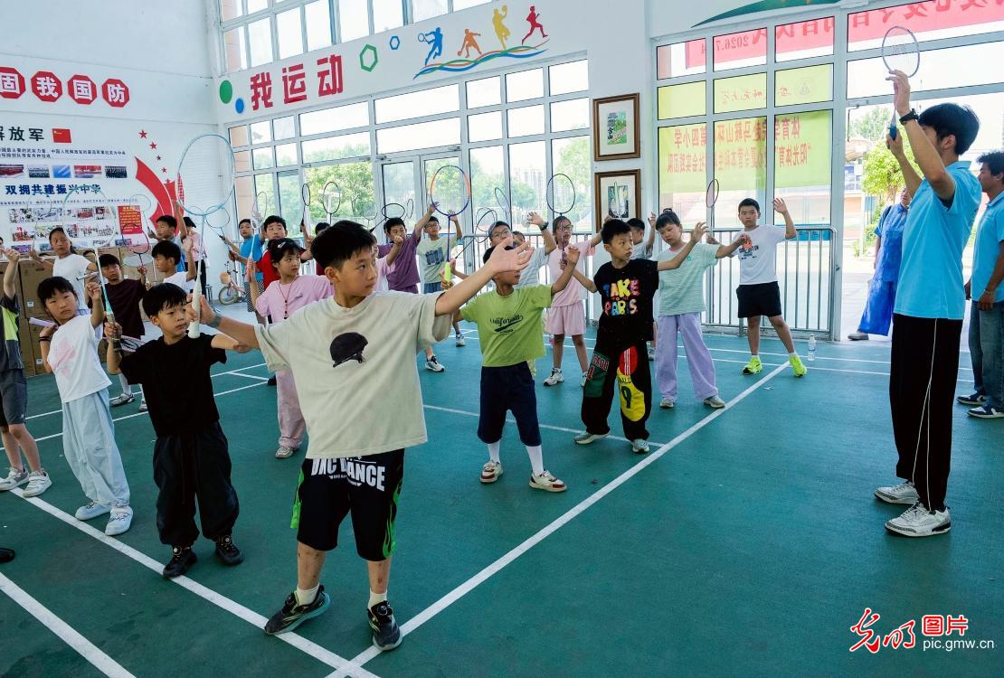 大手牵小手,在乡野体育课堂奔跑追梦 大手牵小手,在乡野体育课堂奔跑追梦