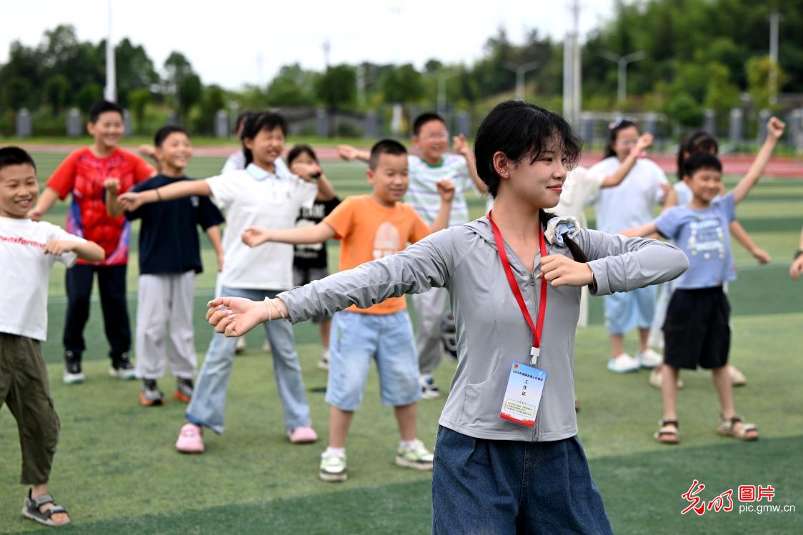 大手牵小手,在乡野体育课堂奔跑追梦 大手牵小手,在乡野体育课堂奔跑追梦