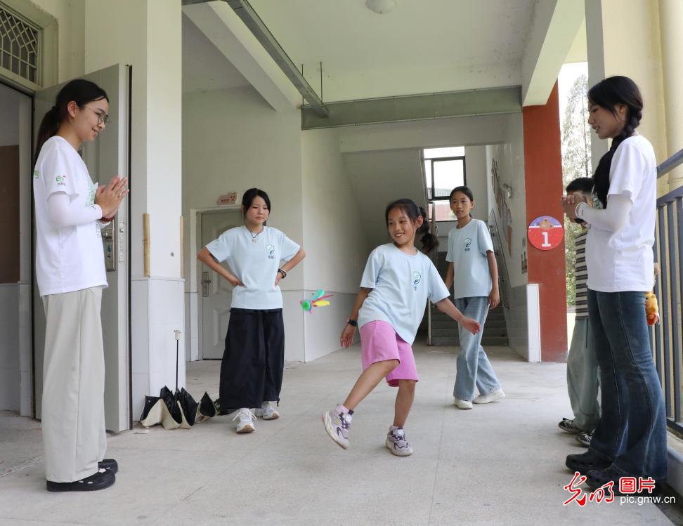 大手牵小手,在乡野体育课堂奔跑追梦 大手牵小手,在乡野体育课堂奔跑追梦