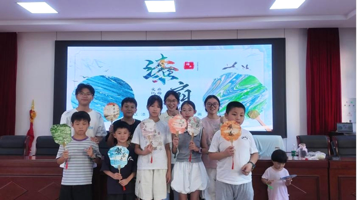 爸妈没回的暑假，53名大学生把信仰讲到孩子家门口