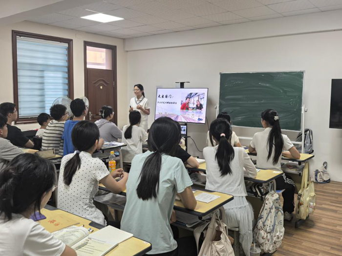 爸妈没回的暑假，53名大学生把信仰讲到孩子家门口