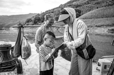 水上校车护航山区孩子求学路 水上校车护航山区孩子求学路