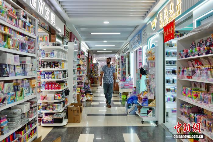 开学季催热浙江义乌文具市场 开学季催热浙江义乌文具市场