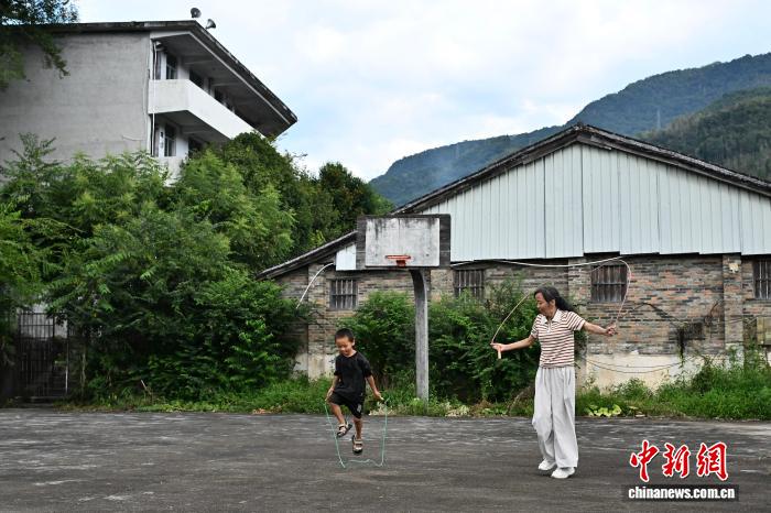 福建政和:宋秀琴老师和她的学生