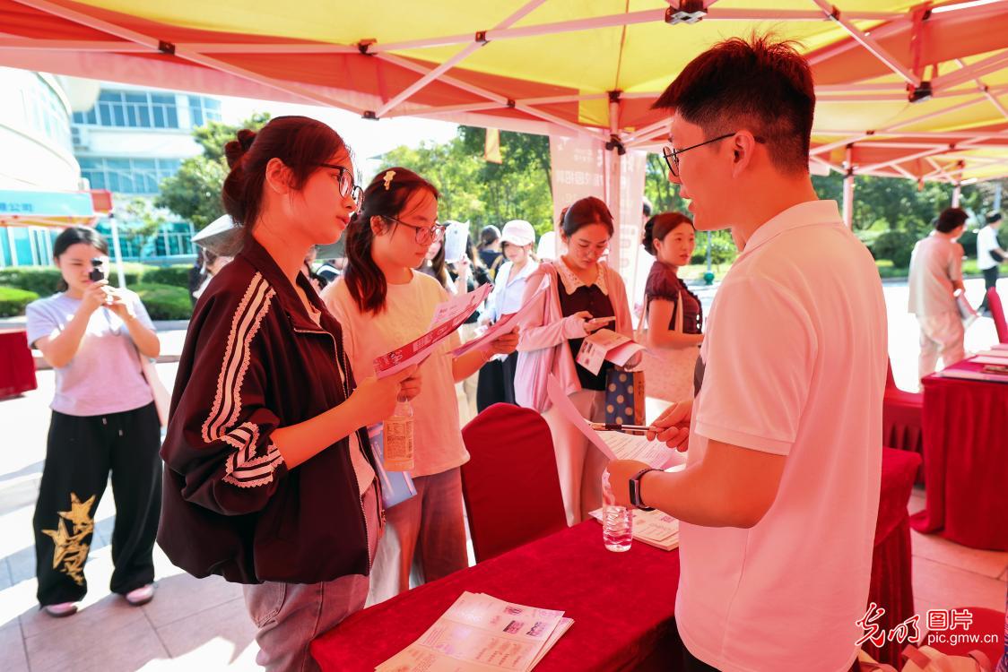 【职引未来】金秋送岗密集开展 各地出实招护航青年就业 【职引未来】金秋送岗密集开展 各地出实招护航青年就业