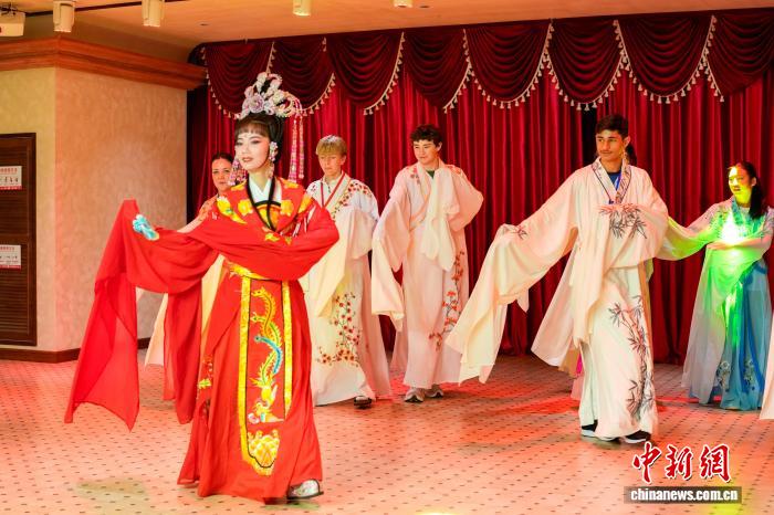 新西兰青少年在海口体验琼剧