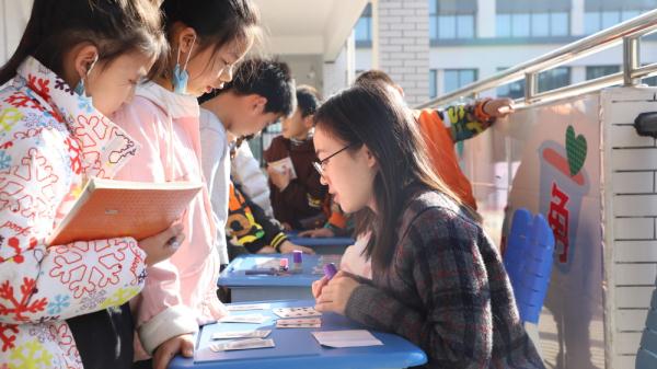 告别期中考试，长沙小学生迎来知识闯关“游乐场”