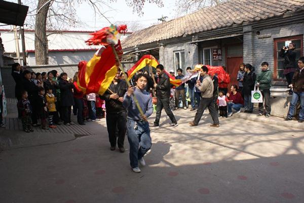 长在菜市场里的“幼儿园”：始终无法避开身份危机