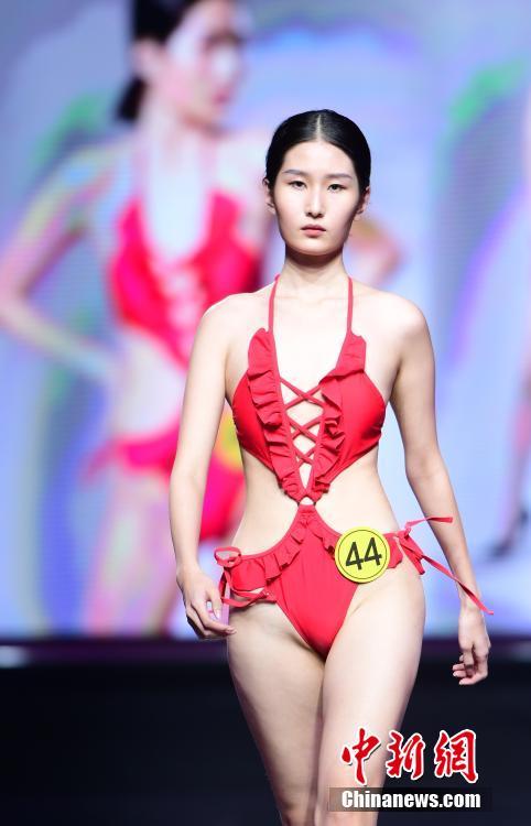 第六届中国大学生服装模特大赛在深圳举行