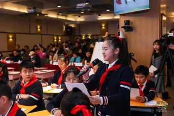 2021年小学教育巴蜀峰会举行 师生共创课程综合化教学新形态