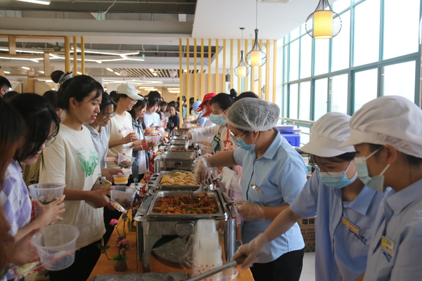 “品招牌美食，享校园百味” 广州城市理工学院举办第六届厨王争霸赛