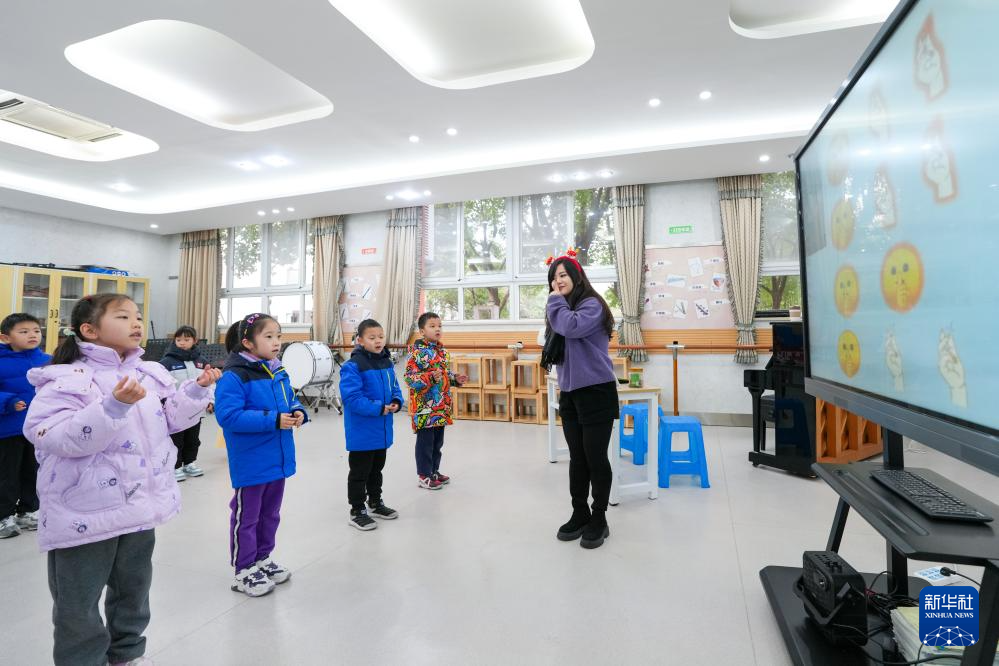 南京：课程融合 “乐学”迎新