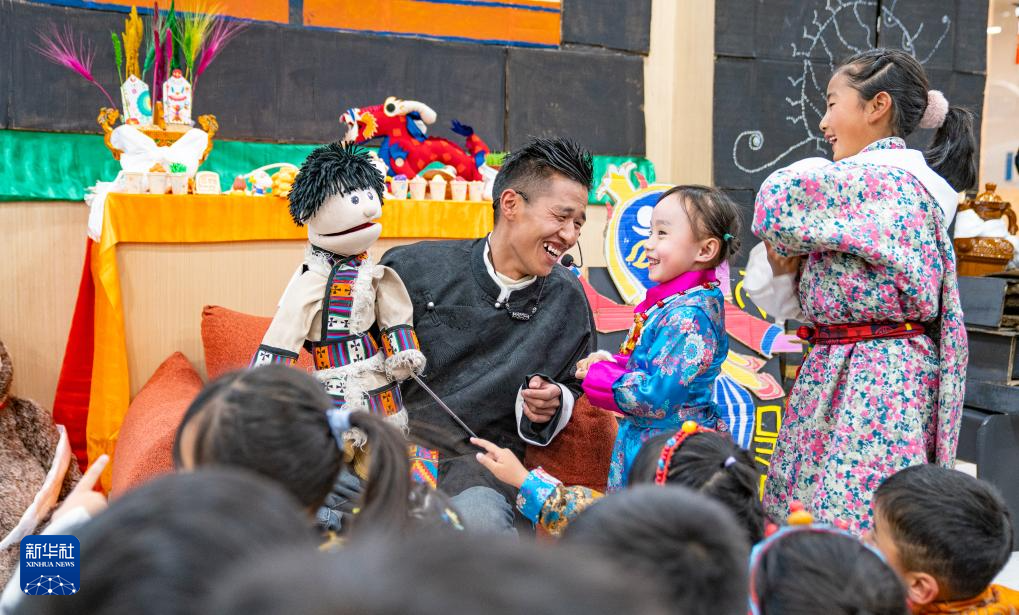 西藏拉萨：萌娃迎新年 学年俗