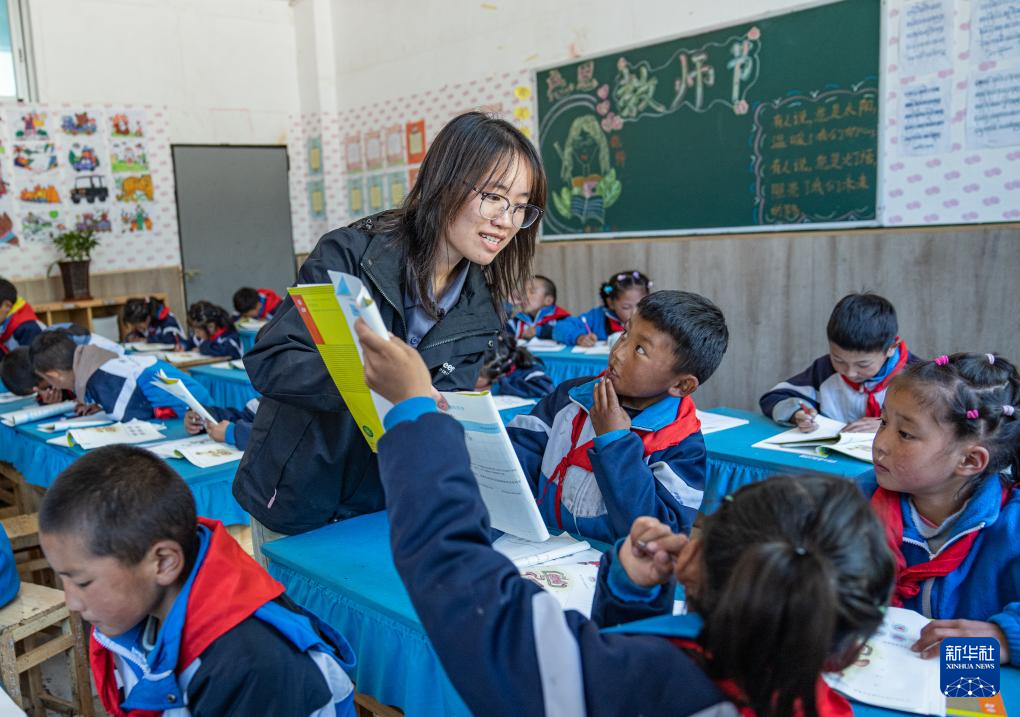 在林芝海拔4000米的小学，看教育援藏开花结果