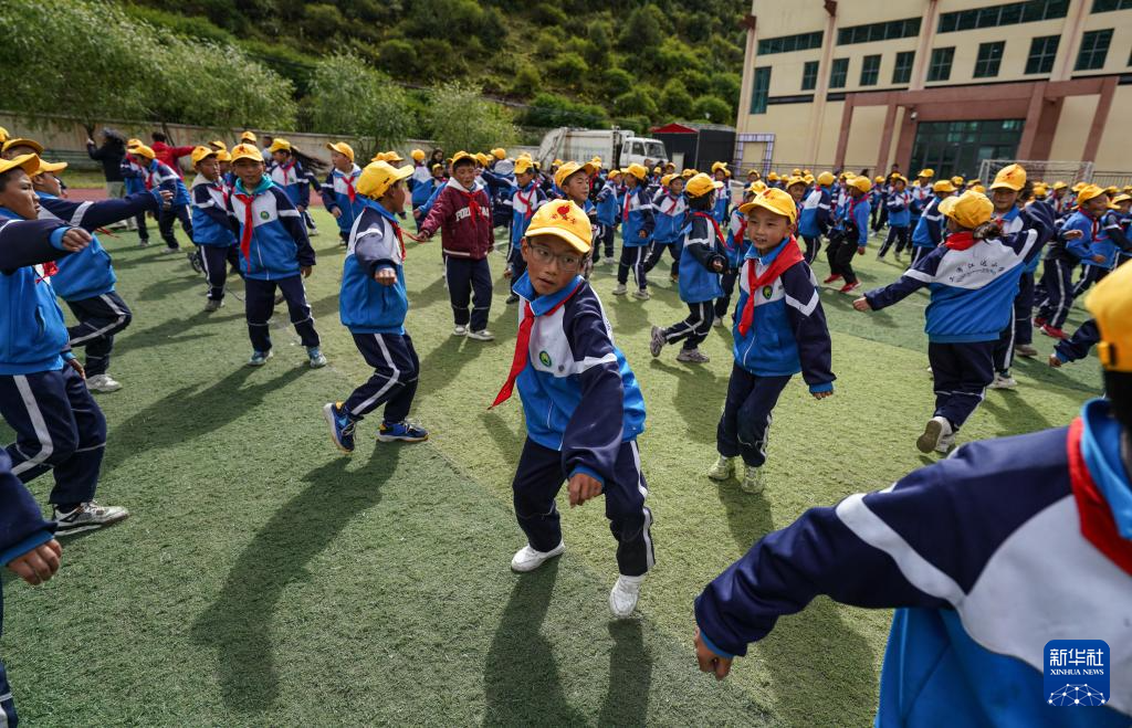 在林芝海拔4000米的小学，看教育援藏开花结果