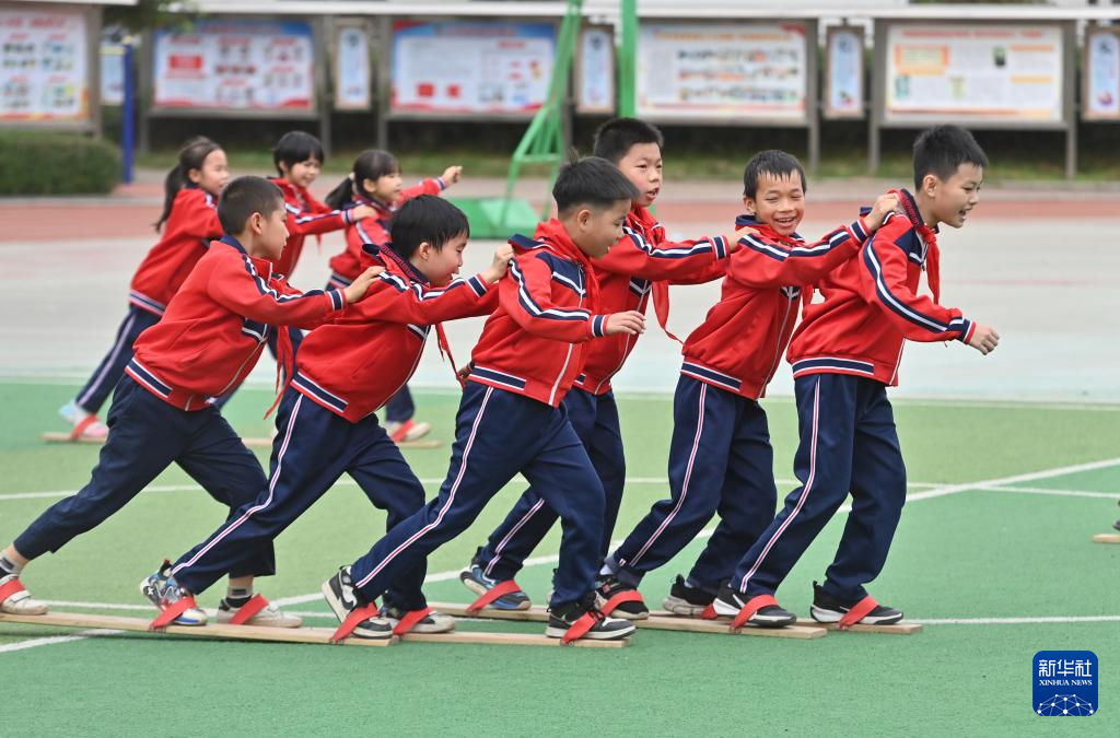 广西梧州：学校里的“民族传统体育运动会”