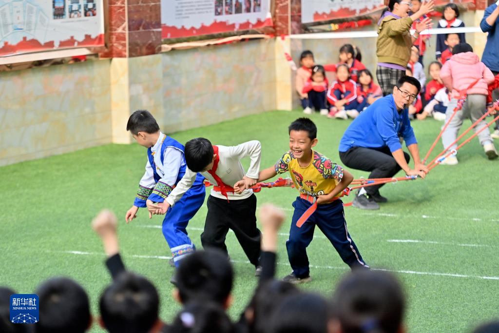 校园运动会刮起“民族风”