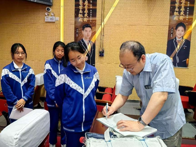 培养东城少年写中轴——中国作协志愿服务项目走进北京广渠门中学