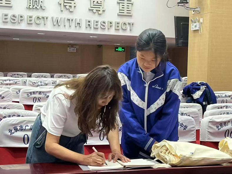 培养东城少年写中轴——中国作协志愿服务项目走进北京广渠门中学