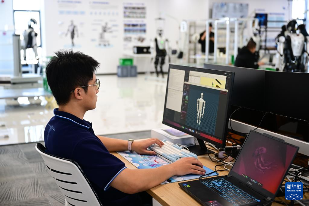 新职业故事|机器人应用开发工程师:人形机器人的人类“老师”