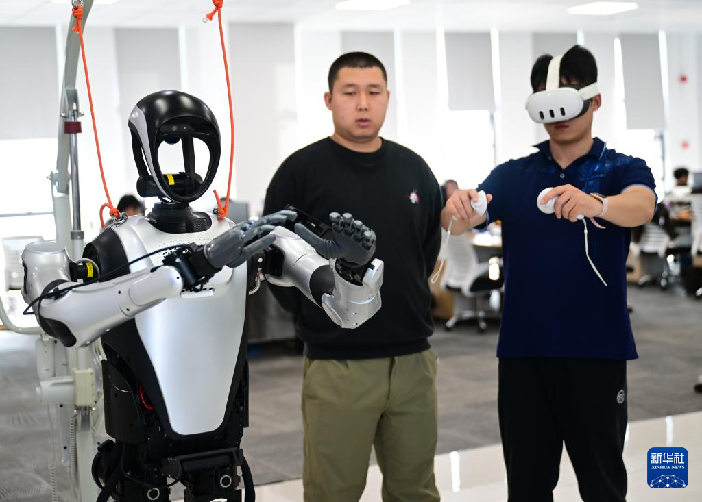 新职业故事|机器人应用开发工程师:人形机器人的人类“老师”