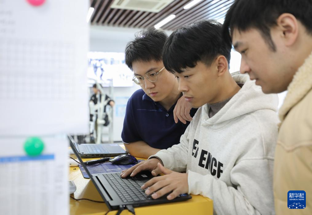 新职业故事|机器人应用开发工程师:人形机器人的人类“老师”