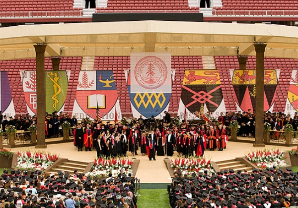 耶鲁大学本科毕业典礼的woolsey hall      斯坦福大学的毕业典礼